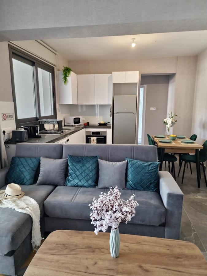 Carisa Deluxe Apartment With Jacuzzi Larnaka Exterior foto