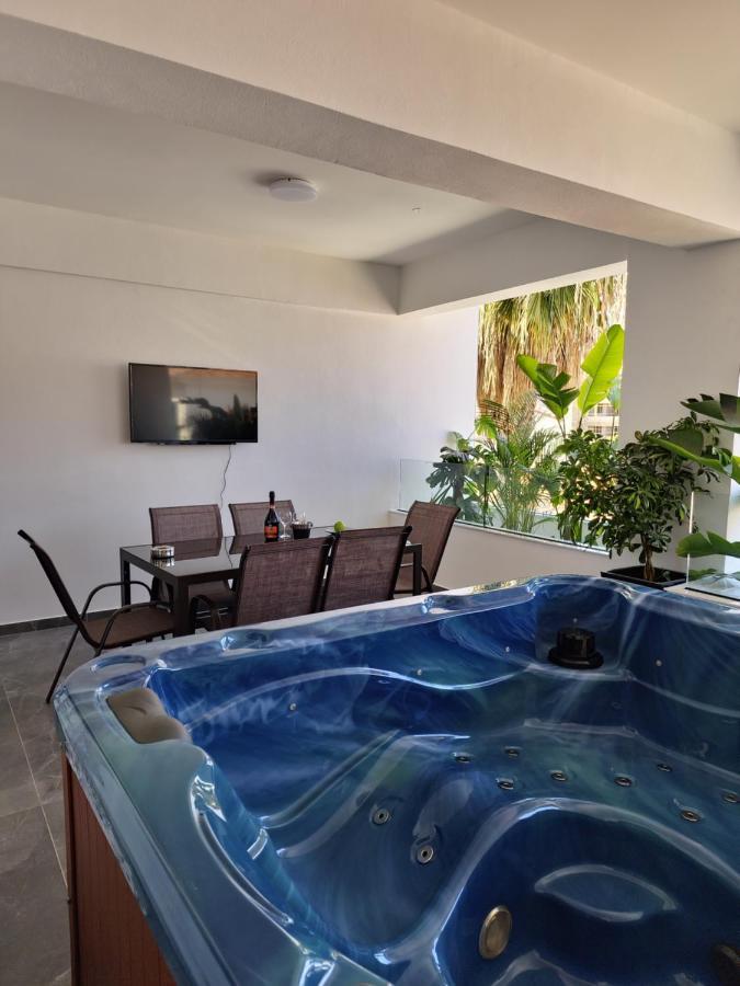 Carisa Deluxe Apartment With Jacuzzi Larnaka Exterior foto