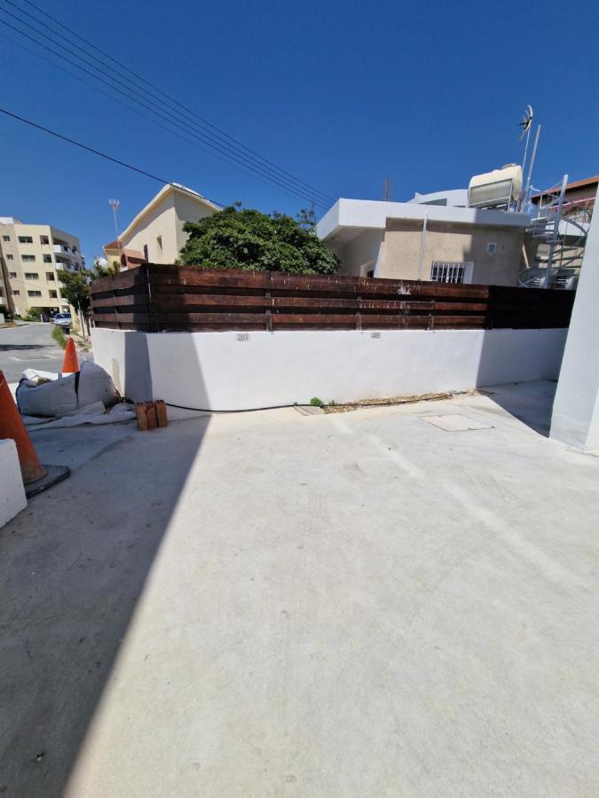 Carisa Deluxe Apartment With Jacuzzi Larnaka Exterior foto