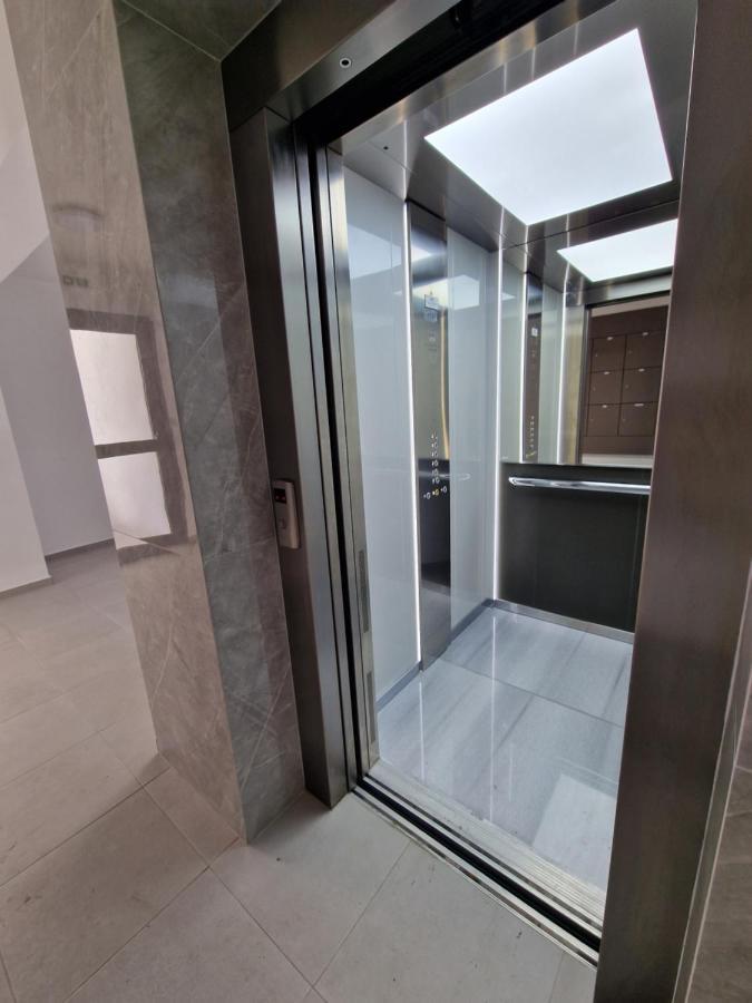 Carisa Deluxe Apartment With Jacuzzi Larnaka Exterior foto