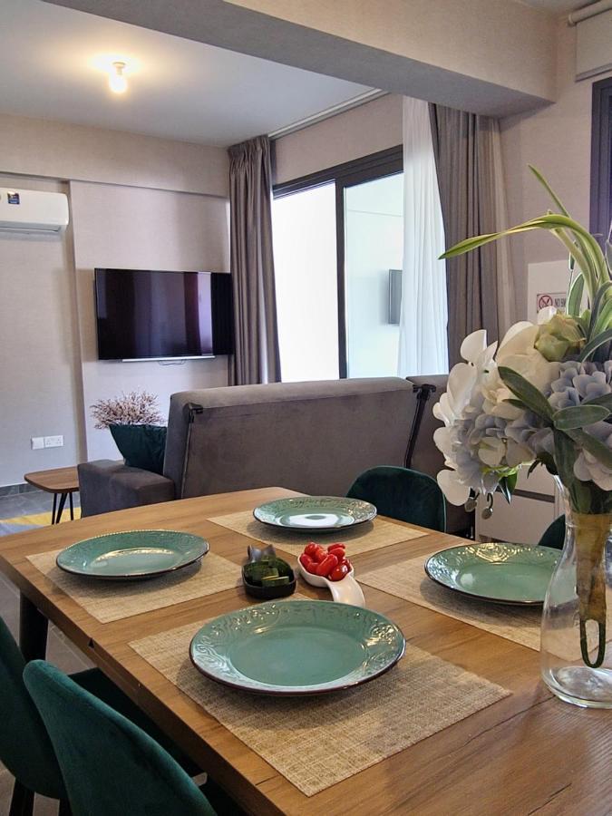 Carisa Deluxe Apartment With Jacuzzi Larnaka Exterior foto