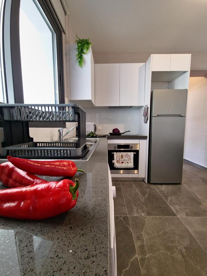 Carisa Deluxe Apartment With Jacuzzi Larnaka Exterior foto