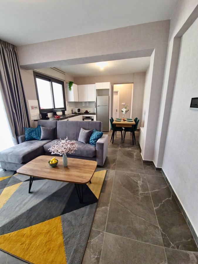 Carisa Deluxe Apartment With Jacuzzi Larnaka Exterior foto
