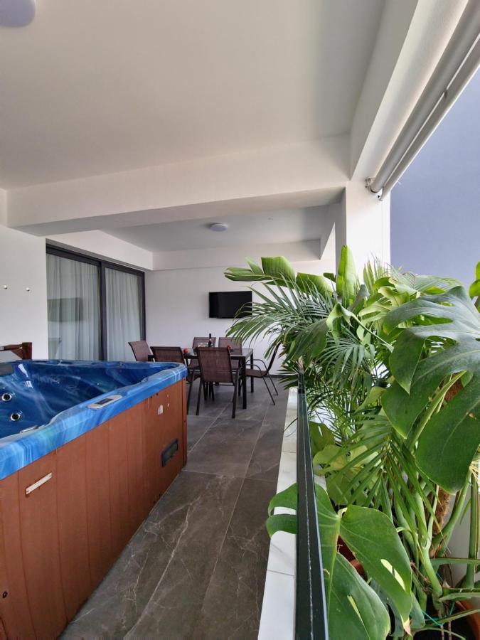 Carisa Deluxe Apartment With Jacuzzi Larnaka Exterior foto